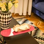 Rustic 1 Bedroom Apt W Cozy Backyard In City Center By Sea N\' Rent