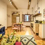 Rustic 1 Bedroom Apt W Cozy Backyard In City Center By Sea N\' Rent