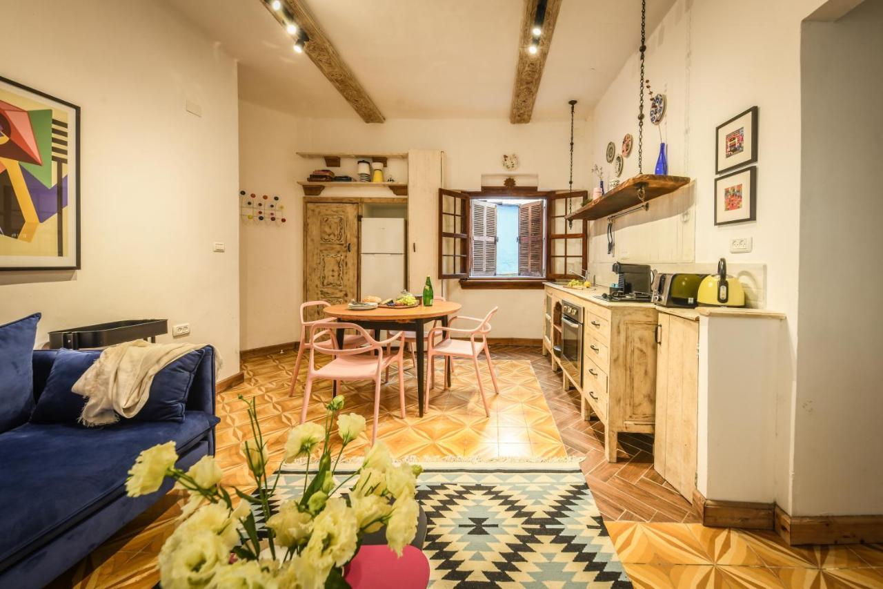 Rustic 1 Bedroom W Cozy Backyard In Center By Sea N' Rent *