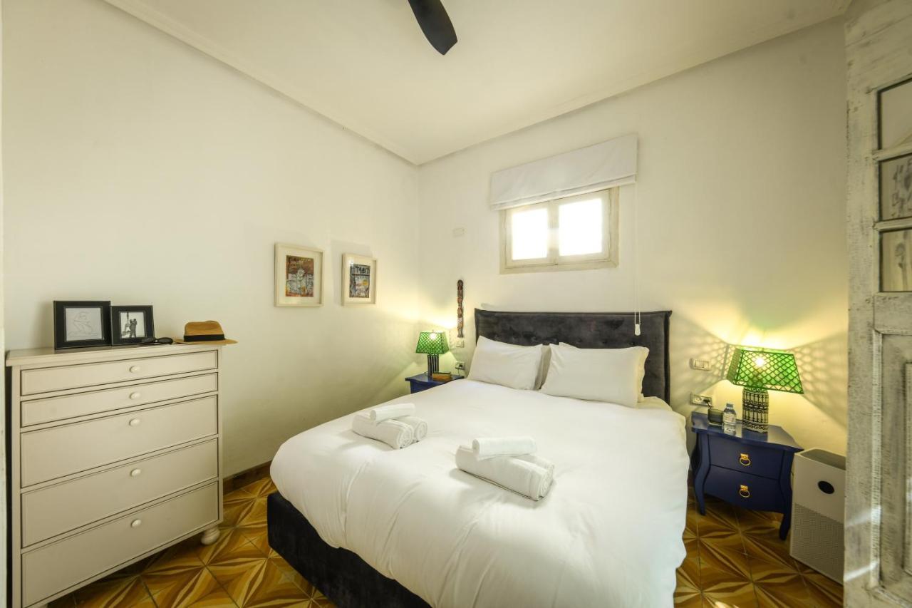 Rustic 1 Bedroom W Cozy Backyard In Center By Sea N' Rent * Tel Aviv